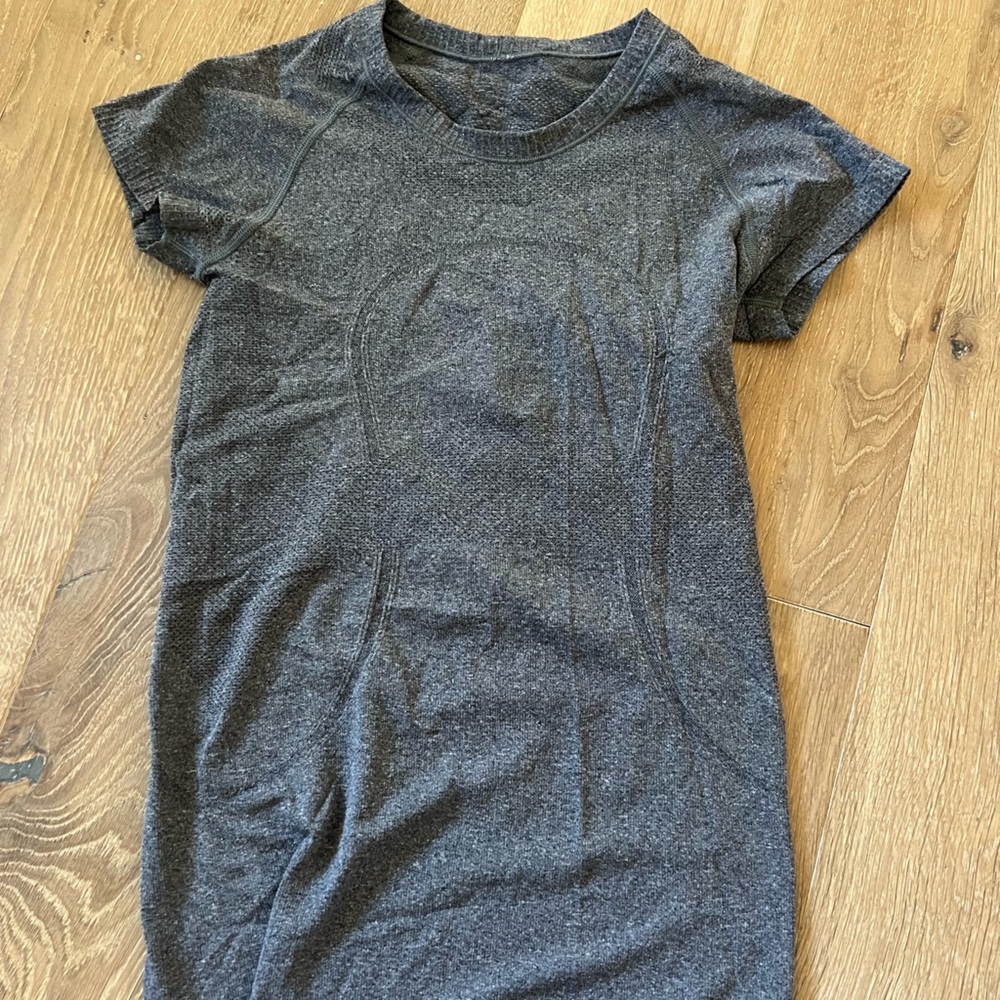 Lululemon dark grey top